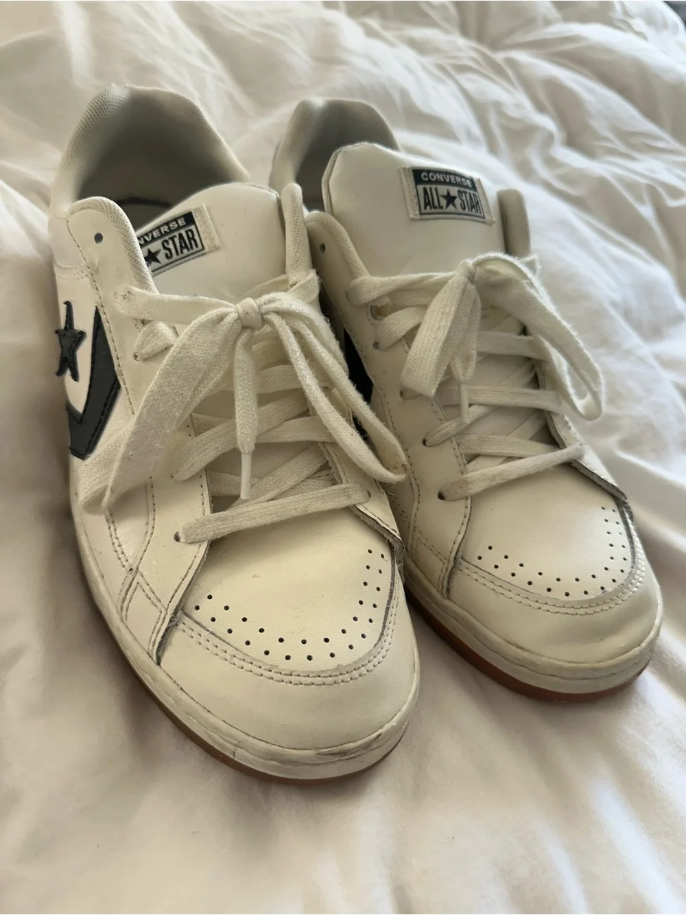 Converse Blaze Men’s Cream Low-Top Sneakers with Black Star